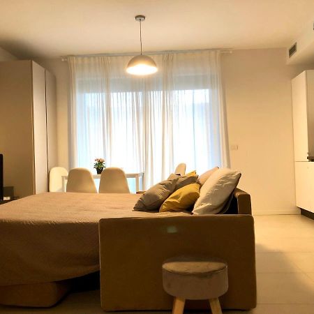 Ferienwohnung Loft With Terrace In Uptown Milan Near Rho Fiera Pero Exterior foto