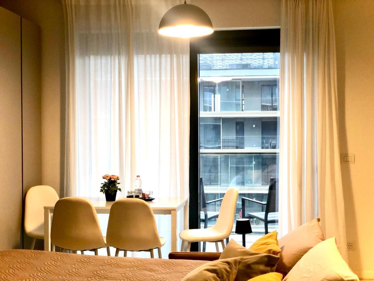 Ferienwohnung Loft With Terrace In Uptown Milan Near Rho Fiera Pero Exterior foto