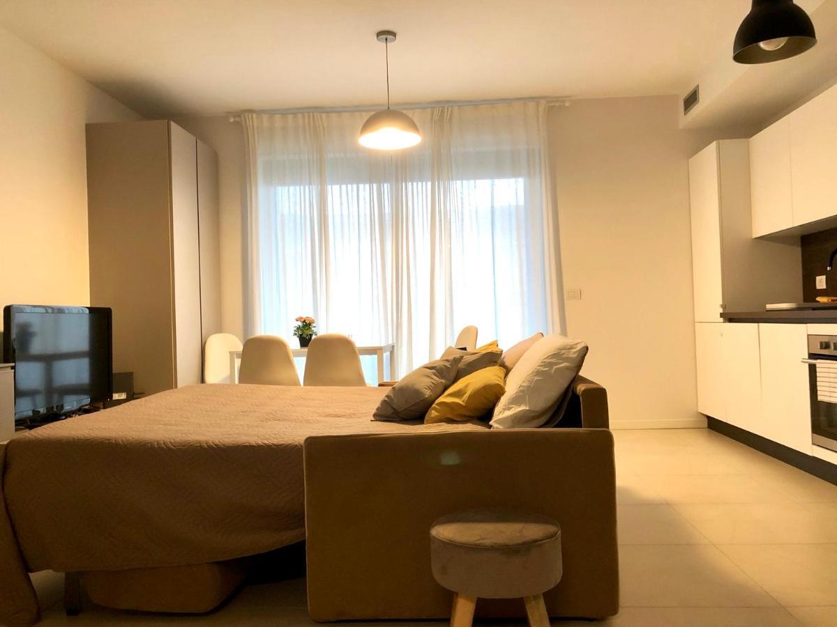 Ferienwohnung Loft With Terrace In Uptown Milan Near Rho Fiera Pero Exterior foto