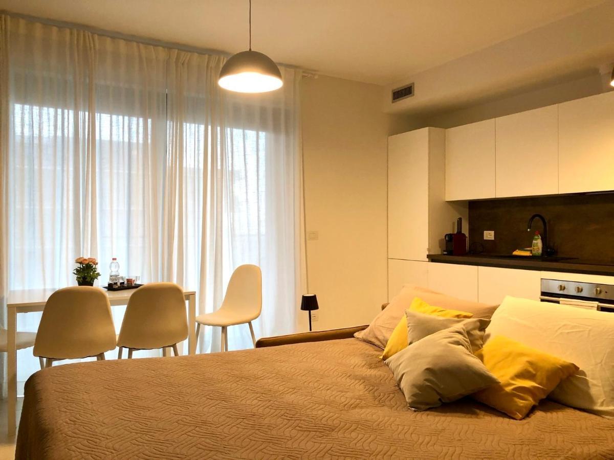 Ferienwohnung Loft With Terrace In Uptown Milan Near Rho Fiera Pero Exterior foto