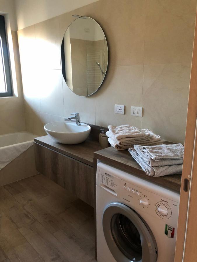 Ferienwohnung Loft With Terrace In Uptown Milan Near Rho Fiera Pero Exterior foto