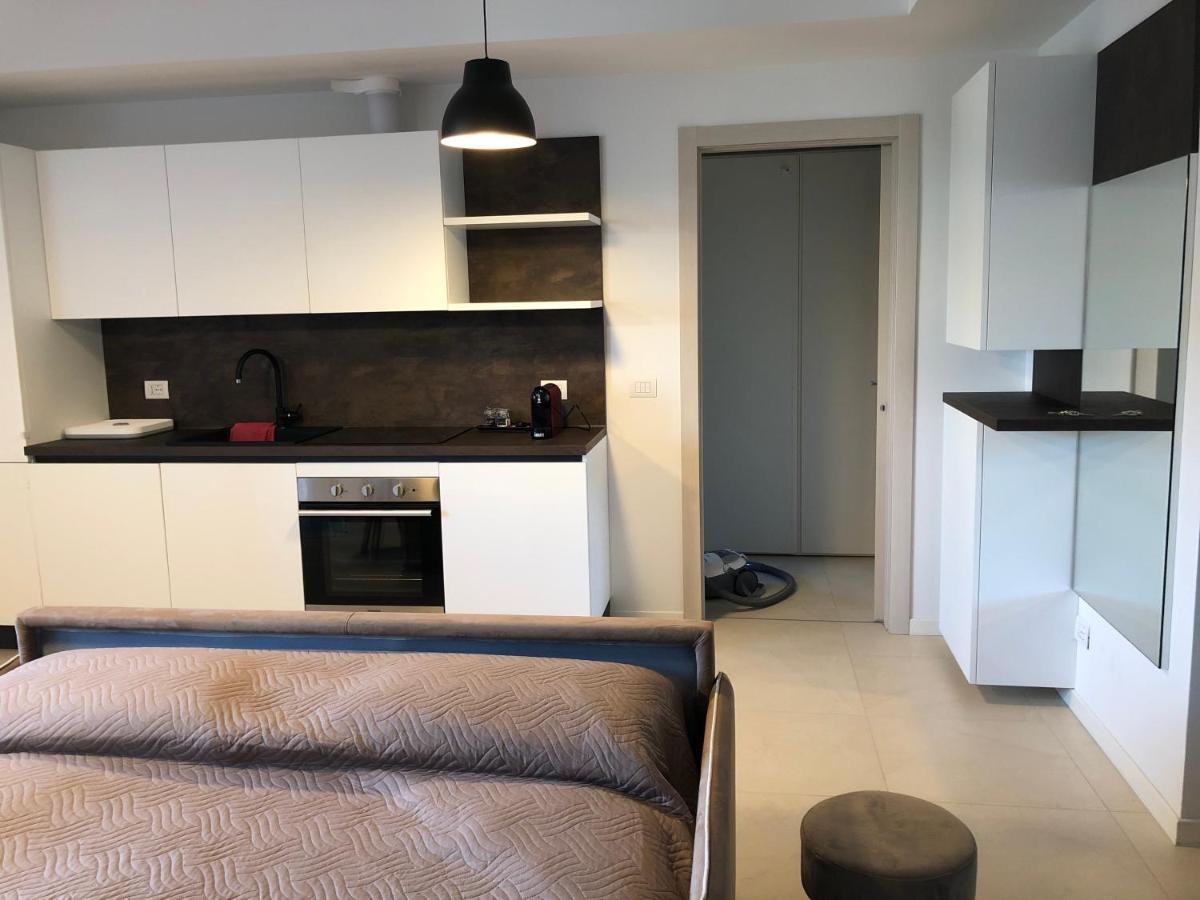 Ferienwohnung Loft With Terrace In Uptown Milan Near Rho Fiera Pero Exterior foto