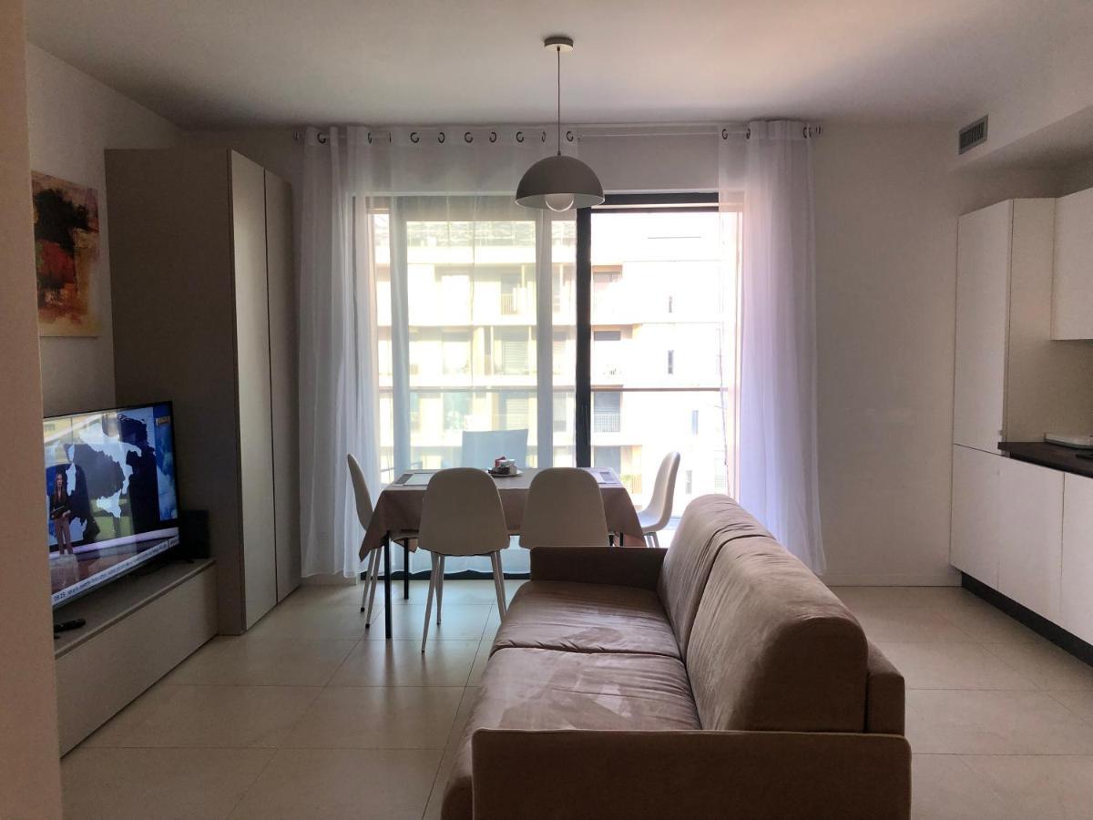 Ferienwohnung Loft With Terrace In Uptown Milan Near Rho Fiera Pero Exterior foto